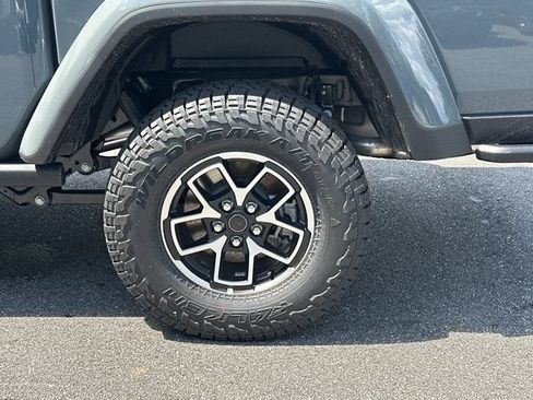 New 2026 Jeep Gladiator Sport AWD/4WD image 17