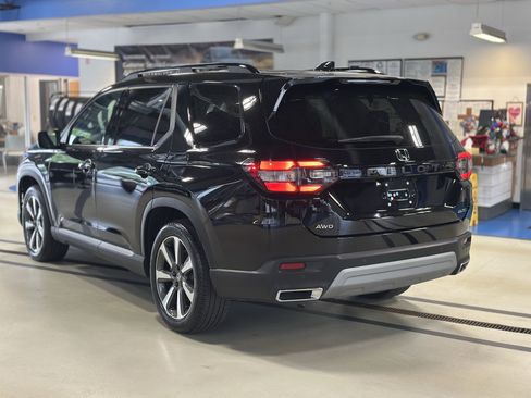 Used 2023 Honda Pilot Elite image 6