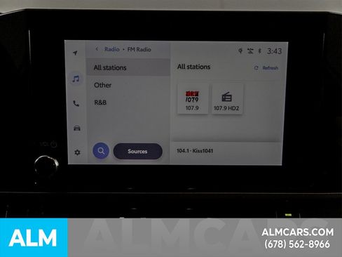 Used 2025 Toyota Camry SE image 35