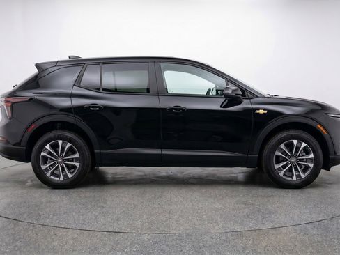 Used 2025 Chevrolet Equinox LT FWD image 11