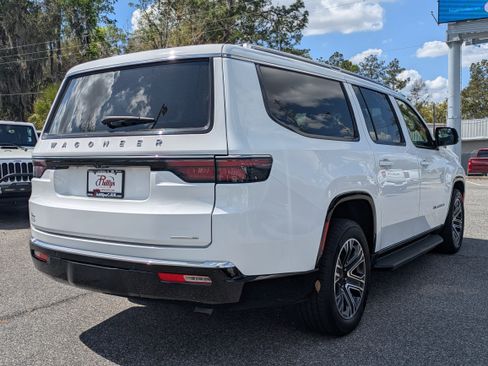Used 2024 Jeep Wagoneer L Series II image 4