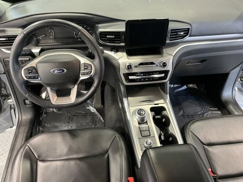Used 2023 Ford Explorer XLT w/ Equipment Group 202A image 23