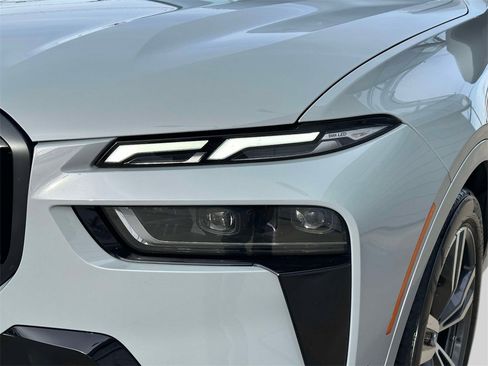 Certified 2023 BMW X7 xDrive40i w/ M Sport Package image 9