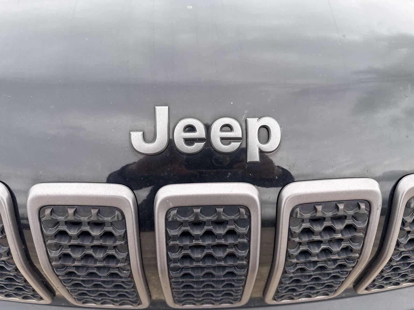 Used 2019 Jeep Cherokee Trailhawk w/ Cold Weather Group AWD/4WD image 11
