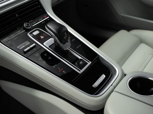 Used 2020 Porsche Panamera 4 image 19