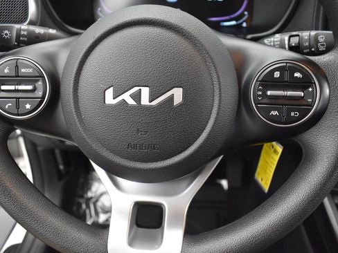 Used 2023 Kia Soul LX w/ LX Technology Package image 15