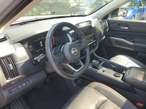Used 2022 Nissan Pathfinder Platinum w/ Cargo Package AWD/4WD image 13