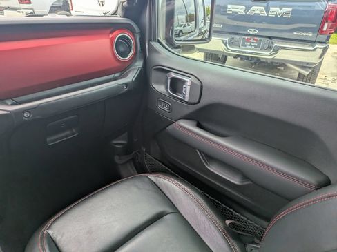 Used 2022 Jeep Gladiator Rubicon w/ LED Lighting Group AWD/4WD image 16