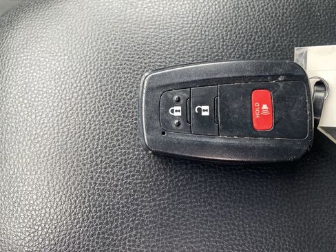Used 2025 Toyota RAV4 XLE AWD/4WD image 41