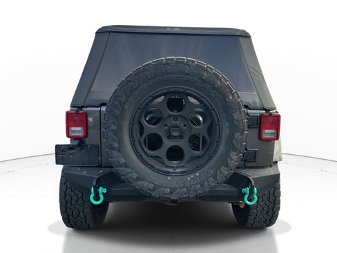 Used 2018 Jeep Wrangler Unlimited Sahara w/ Max Tow Package AWD/4WD image 5