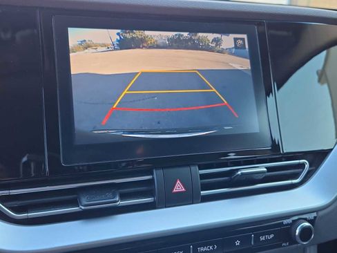 Used 2021 Kia Niro LX image 27