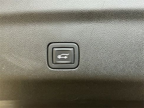 Certified 2023 Cadillac Escalade ESV Sport Platinum w/ LPO, ONYX Package image 19