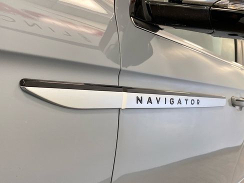 New 2026 Lincoln Navigator Reserve image 17