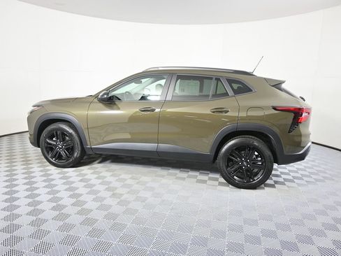 Used 2024 Chevrolet Trax ACTIV w/ Driver Confidence Package image 3