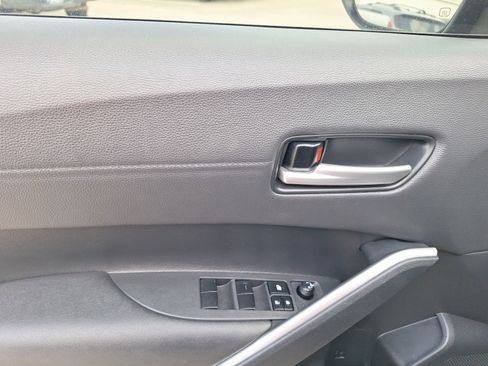 Used 2023 Toyota Corolla Cross XLE FWD image 17
