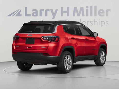 Certified 2025 Jeep Compass Limited AWD/4WD image 3