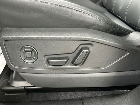 Used 2025 Audi Q5 Premium w/ Convenience Package image 10