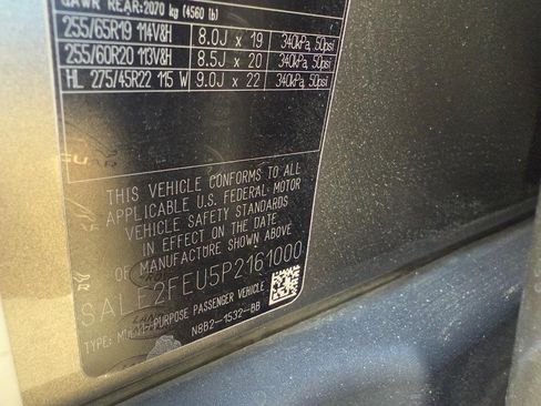 Used 2023 Land Rover Defender 130 X-Dynamic SE image 25