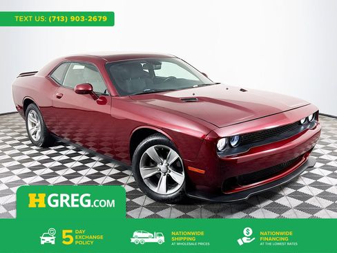 Used 2019 Dodge Challenger SXT RWD image 1