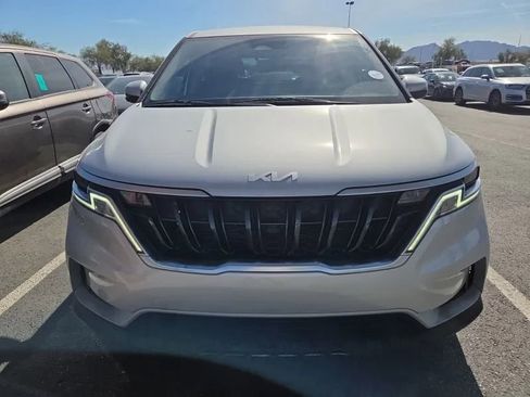 Used 2022 Kia Carnival LX FWD image 8