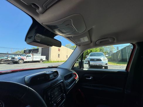 Used 2015 Jeep Renegade Trailhawk image 25