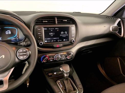 Certified 2025 Kia Soul LX w/ LX Technology Package FWD image 6