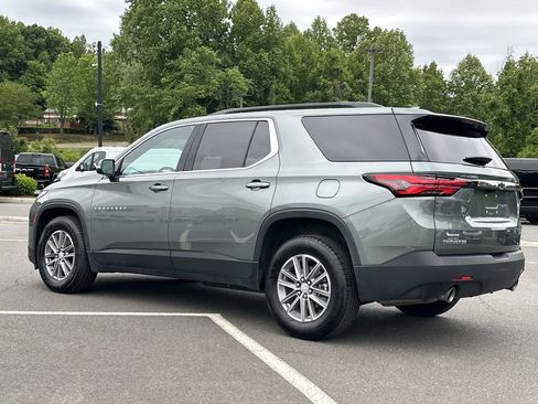 Used 2022 Chevrolet Traverse LT FWD image 3