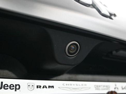 Used 2018 Jeep Compass Latitude w/ Popular Equipment Group AWD/4WD image 37