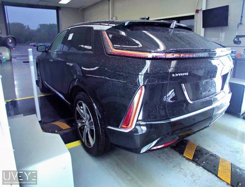 Used 2024 Cadillac Lyriq Luxury w/ LPO, Floor Liner Package AWD/4WD image 2