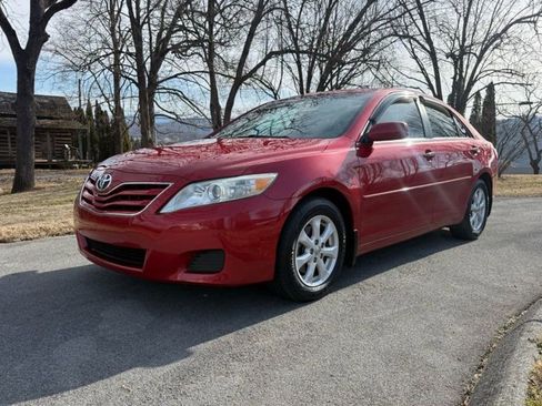 Used 2011 Toyota Camry LE image 4