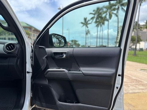 Used 2022 Toyota Tacoma TRD Sport image 14