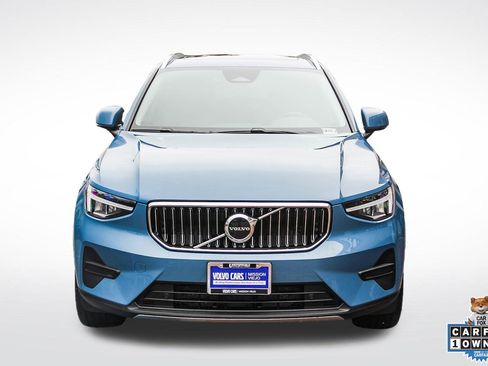 Used 2025 Volvo XC40 B5 Core image 2