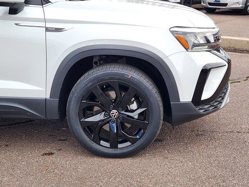 Used 2022 Volkswagen Taos SE image 28