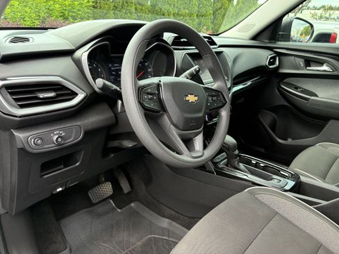 Used 2021 Chevrolet TrailBlazer LS FWD image 20