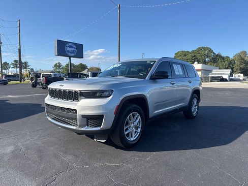 Used 2023 Jeep Grand Cherokee L Laredo image 1