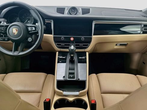 Certified 2025 Porsche Macan AWD/4WD image 15