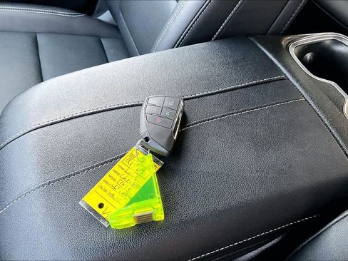 Used 2025 Chevrolet Traverse LT image 36