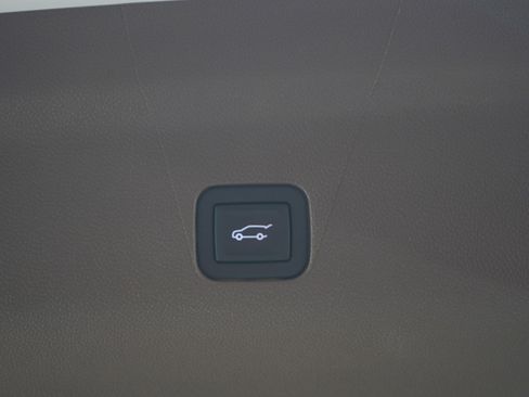Used 2025 GMC Yukon XL Denali w/ Denali Reserve Package AWD/4WD image 21