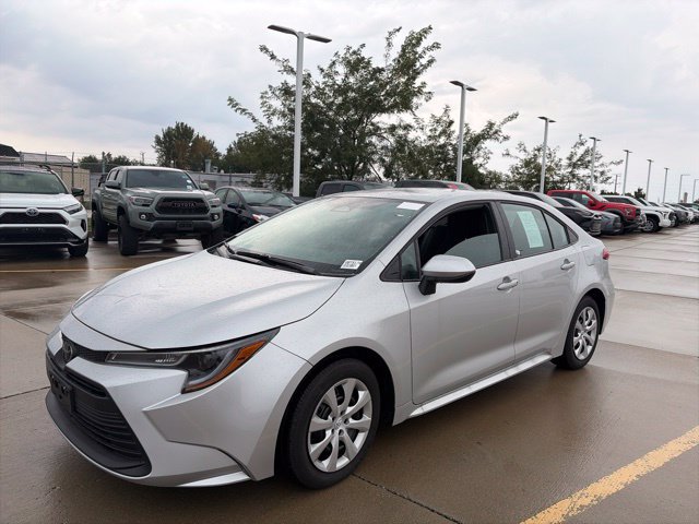 Used 2026 Toyota Corolla LE FWD image 3