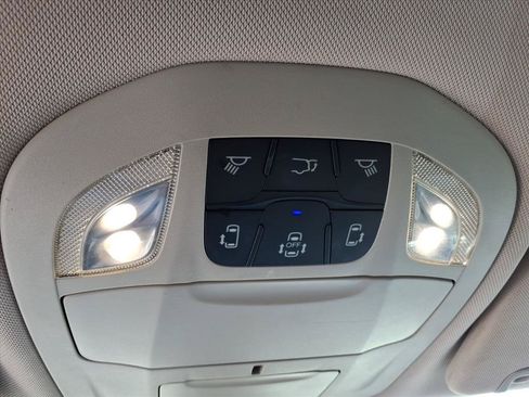Used 2020 Chrysler Pacifica Touring-L FWD image 22