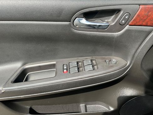 Used 2009 Chevrolet Impala LT FWD image 16