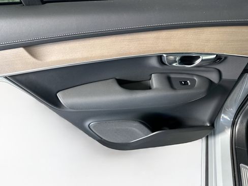 Used 2025 Volvo XC90 B6 Plus image 28