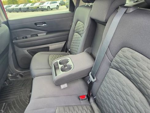 Used 2022 Nissan Pathfinder SV AWD/4WD image 12