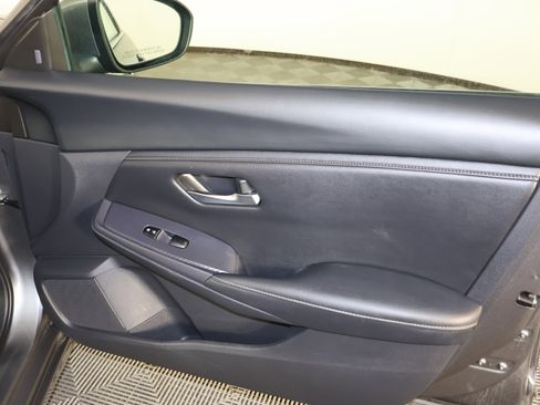 Used 2024 Nissan Sentra SV image 38