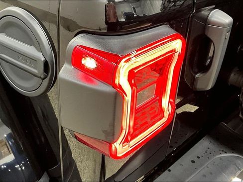 Used 2022 Jeep Wrangler Unlimited Rubicon image 24