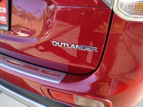 Used 2015 Mitsubishi Outlander SE image 10