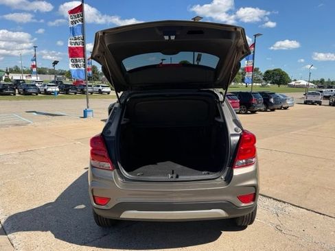 Used 2022 Chevrolet Trax LT w/ LT Convenience Package AWD/4WD image 34