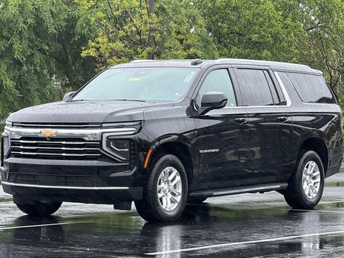 Used 2025 Chevrolet Suburban LT AWD/4WD image 16