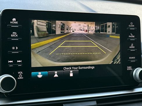 Used 2018 Honda Accord Sport image 18