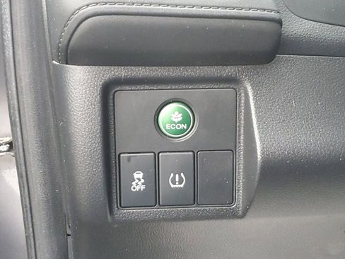 Used 2018 Honda HR-V LX image 16